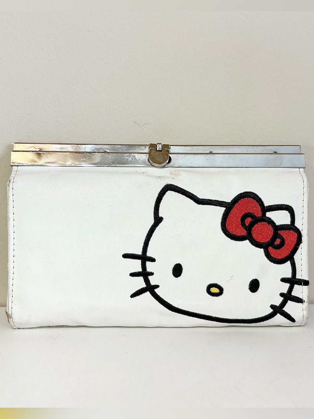 Vintage Hello Kitty Kisslock Clutch Wallet White Coin Purse-Retro Collectible HK